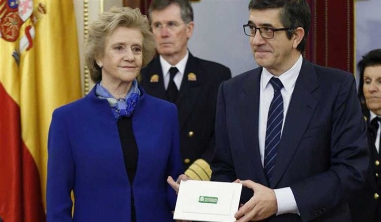 La Defensora del Pueblo llama la atención a la DGT