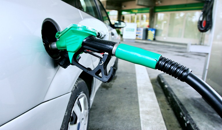 Madrid prohíbe las gasolineras sin empleados