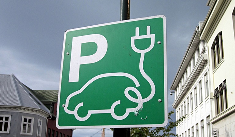 Coches eléctricos: un punto de recarga cada 10 minutos