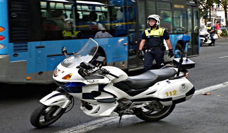 800€ de multa por recriminar a dos policías