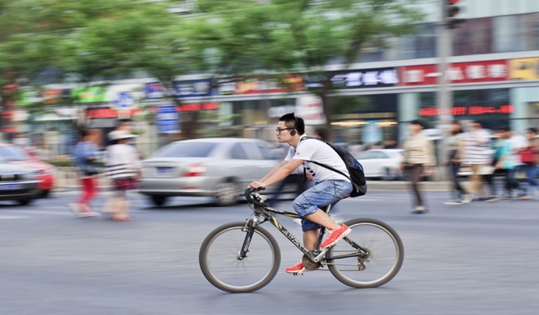 Los ciclistas no podrán utilizar auriculares