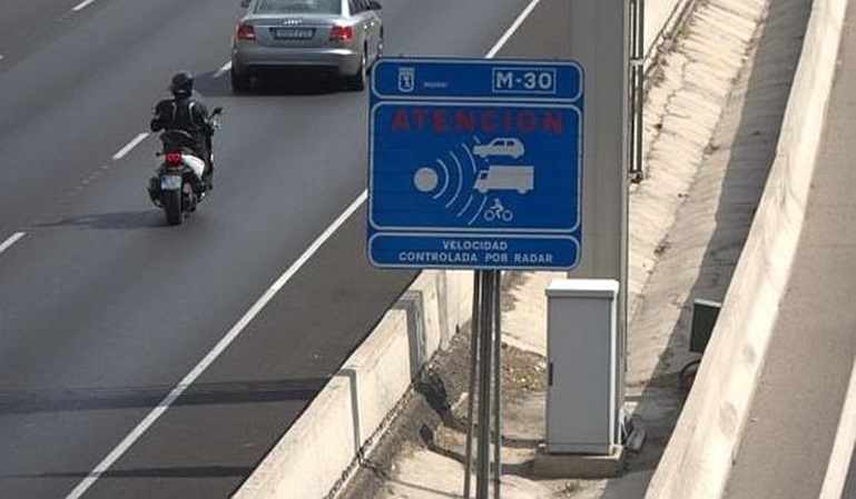 Ya funciona el primer radar de tramo de Madrid