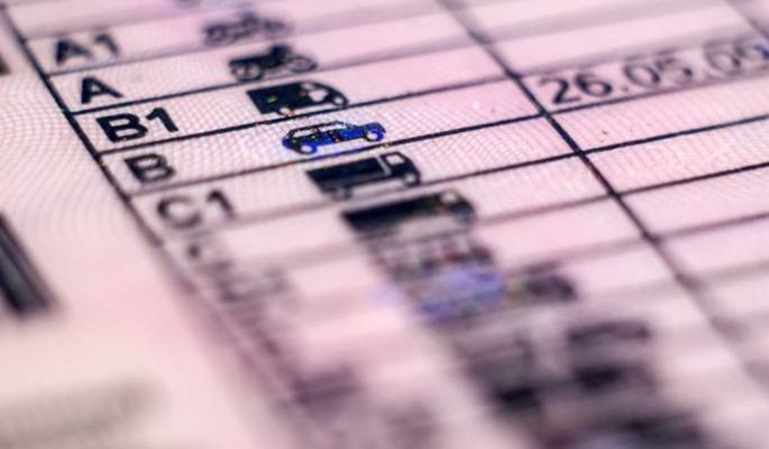 Retirada de carnet de conducir por multas ajenas