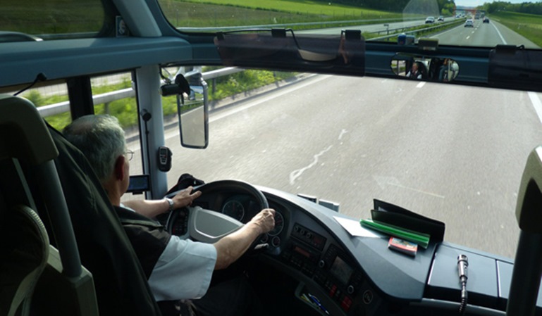 Detenido un conductor de autocar borracho