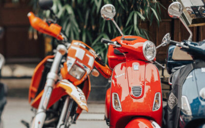 ¡No te pueden multar por aparcar tu moto si no hay pruebas!