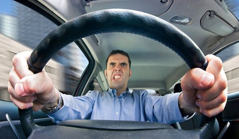 Los españoles son de los conductores menos responsables