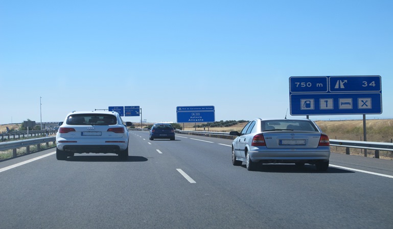 Multas de 200 euros por no ir por el carril derecho