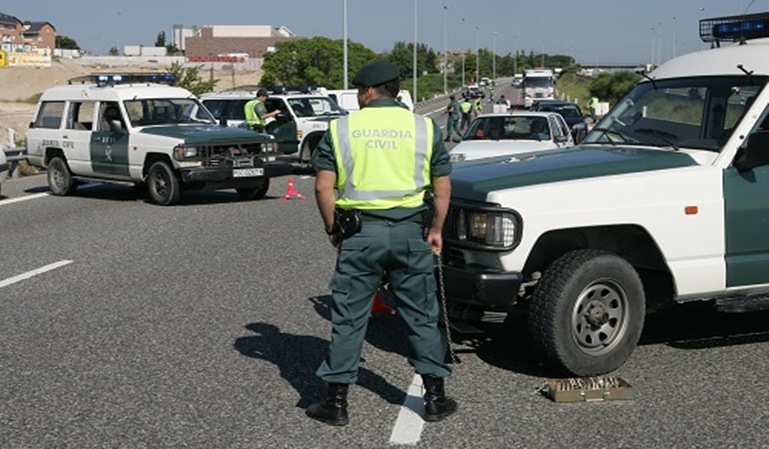 Conducir sin carnet es un delito