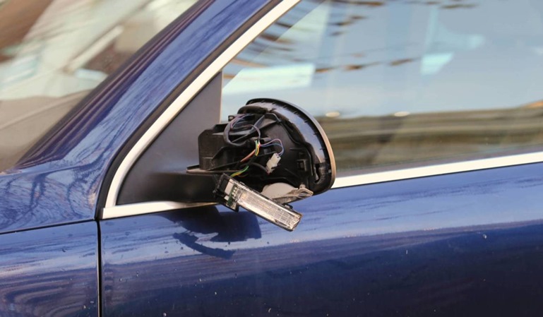La estafa del retrovisor roto