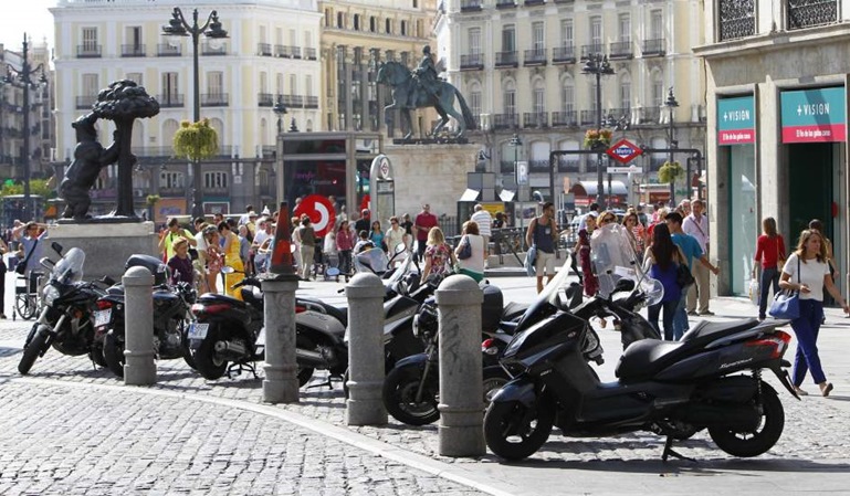 Cómo aparcar las motos en Madrid