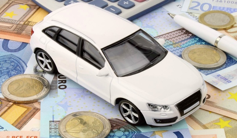Más dinero al coche que a la vivienda