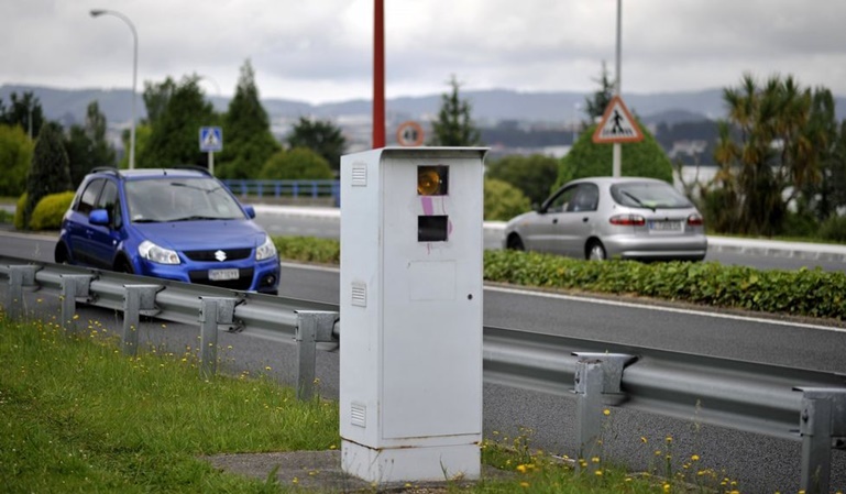 Multas de tres radares distintos en la A-52