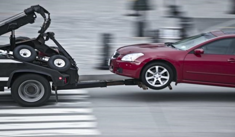 Se lleva el coche la grúa ¿cuánto me costará?