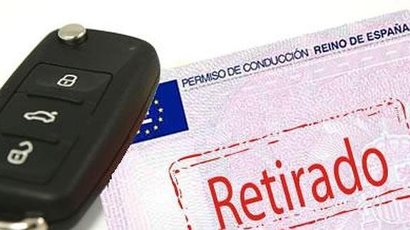 Es delito conducir sin puntos en el carnet