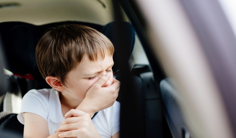 Trucos para no marearse en el coche
