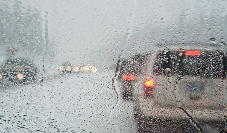 Los peligros de conducir con lluvia