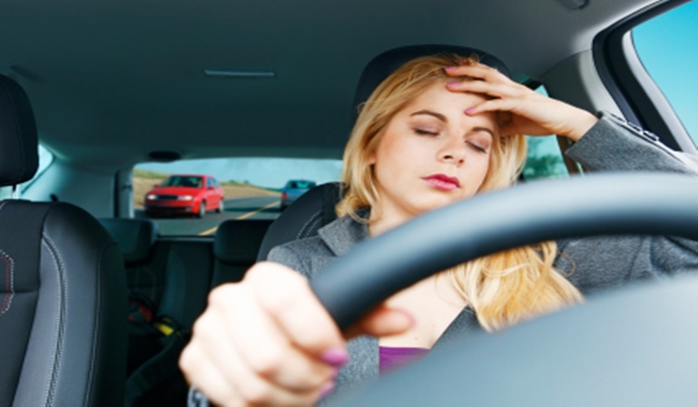 ¿Puedo conducir con dolor de cabeza?