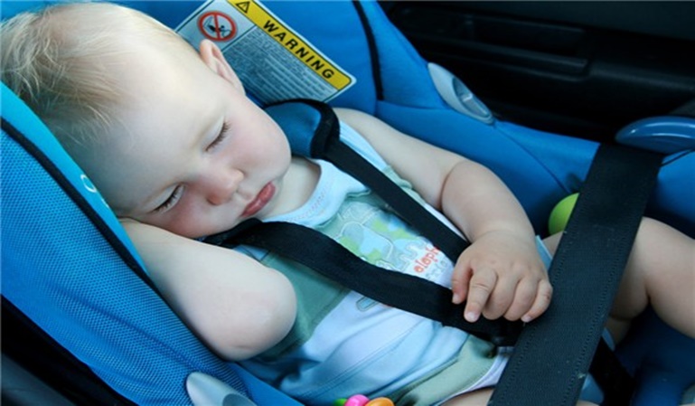 Viajar en coche da sueño a los bebés