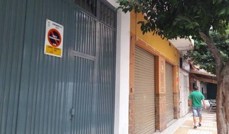 Qué hago si hay un coche aparcado en mi vado permanente