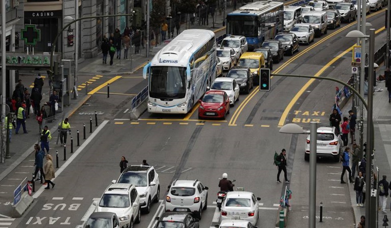 Madrid prohibirá el acceso en el centro a los coches sin etiqueta