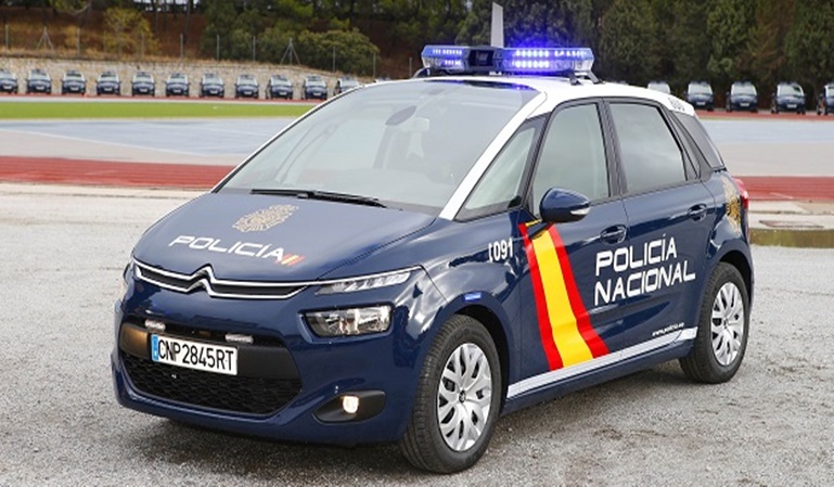 Los vehículos de emergencia llevarán luces azules