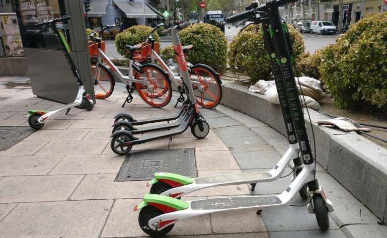 Retirada de los patinetes eléctricos en Madrid