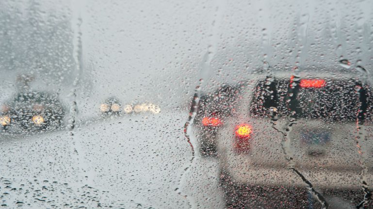 Consejos para conducir cuando llueve o hace viento