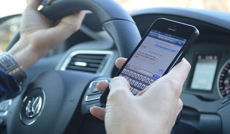 El uso del Whatsapp mientras conduces