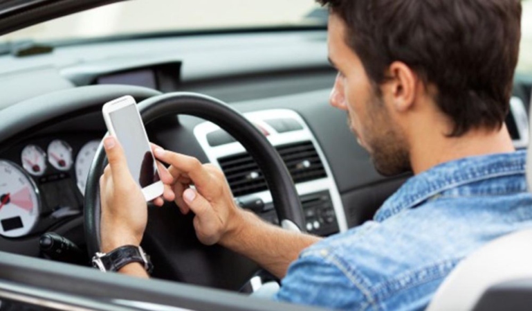 Consejos para utilizar el teléfono móvil en el coche