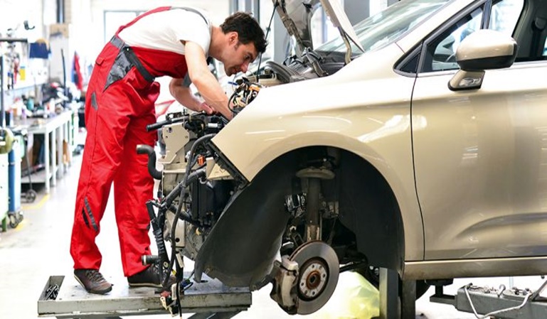 Revisa tu coche antes de Semana Santa