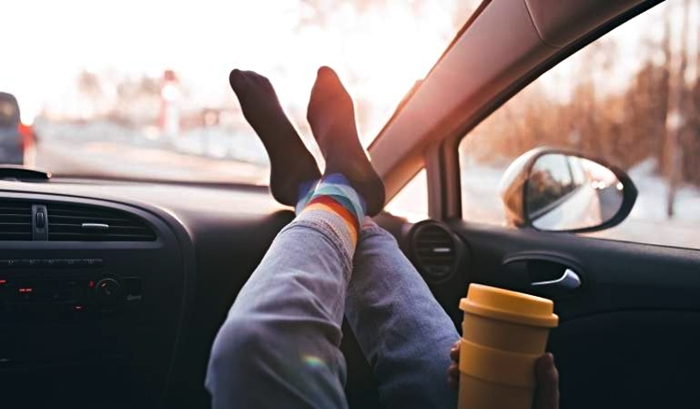 Posturas en el coche que convierten un accidente leve en mortal