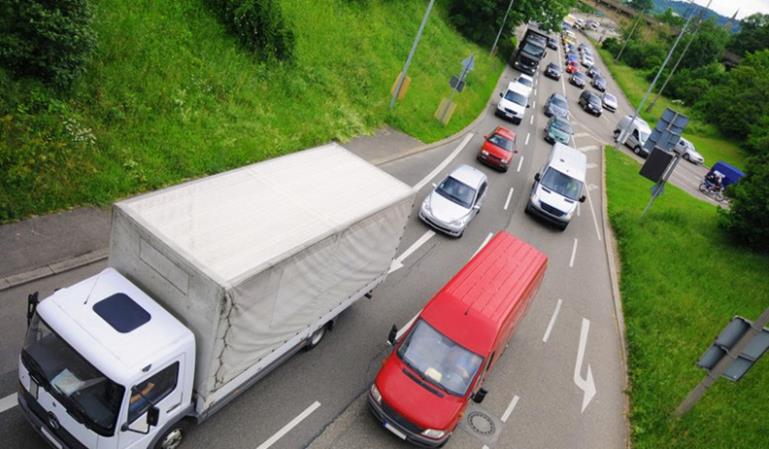 DGT controla en campaña a furgonetas y camiones