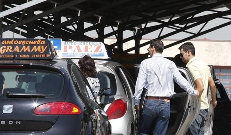 DGT tiende la mano a los examinadores