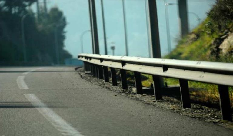 La ley de carreteras ignora los guardarraíles asesinos