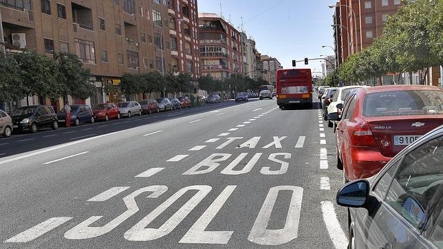 El carril bus dispara las multas de tráfico en Granada
