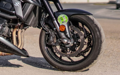 ¿Deben llevar las motos la etiqueta medioambiental de la DGT?