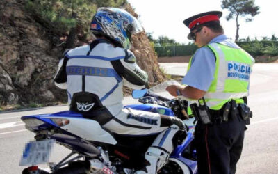 ¿Pueden ponerme una multa por hacer ruido con la moto?