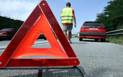 ¡La DGT elimina la obligación de usar los triángulos de emergencia!