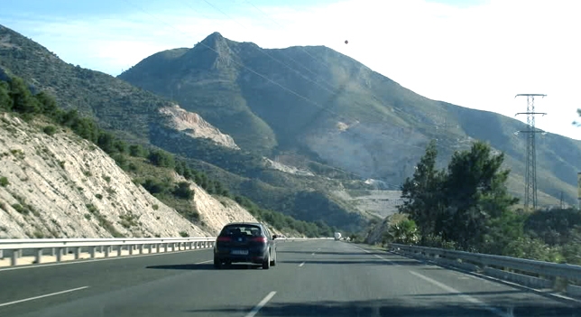 El problema y molestia de usar sin medida el carril central en autopistas