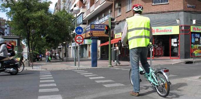 Las novedosas multas de tráfico por las pitadas a ciclistas en ciudad